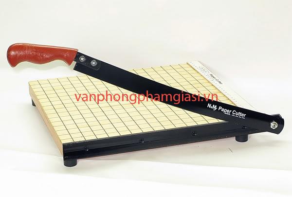 Bàn cắt giấy A4